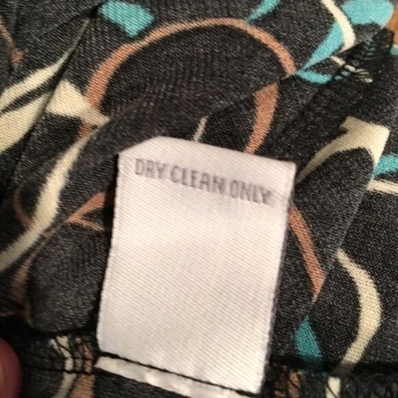 Maggy Boutique Fit & Flare Dress Black Multicolored Pleated Waist V-Neck Sleevel - Picture 6 of 6